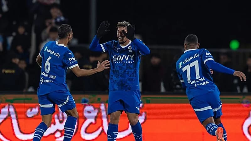 ثلاثي الهلال يواجه خطر الإيقاف قبل مواجهة الأخدود