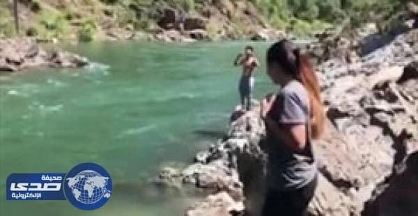 بالفيديو ..شاب تحدى اصدقاءه في مسابقة سباحة فمات غريقاً