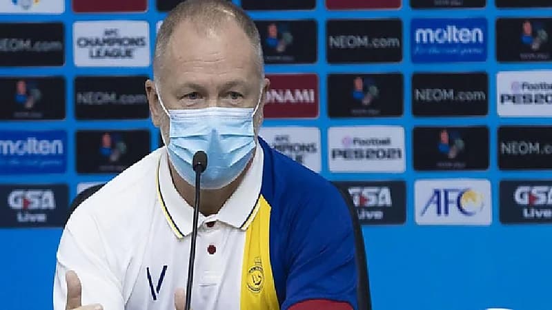 مينيز يعلق على تراجع مستوى حمدالله: " يمر بظروف صعبة"