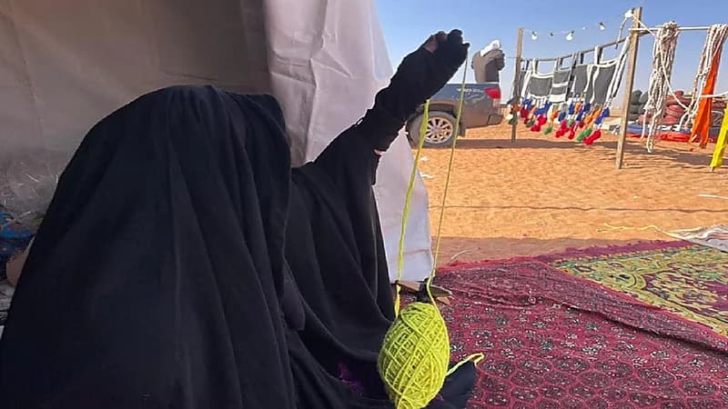 مواطنه تسخر خبرتها لصناعة مستلزمات الإبل