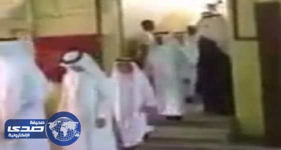 بالفيديو.. موقف أبوي لمعلم في حفل مدرس