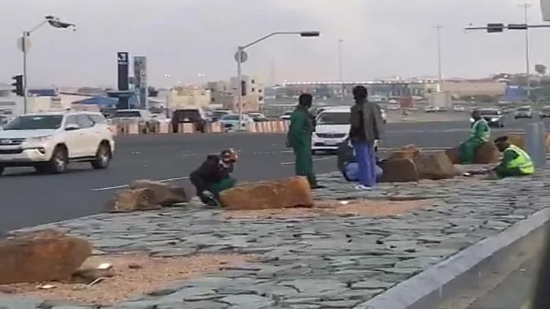 توجيه عاجل من أمانة عسير حول " شواهد القبور " المقابلة لمستشفى في أبها