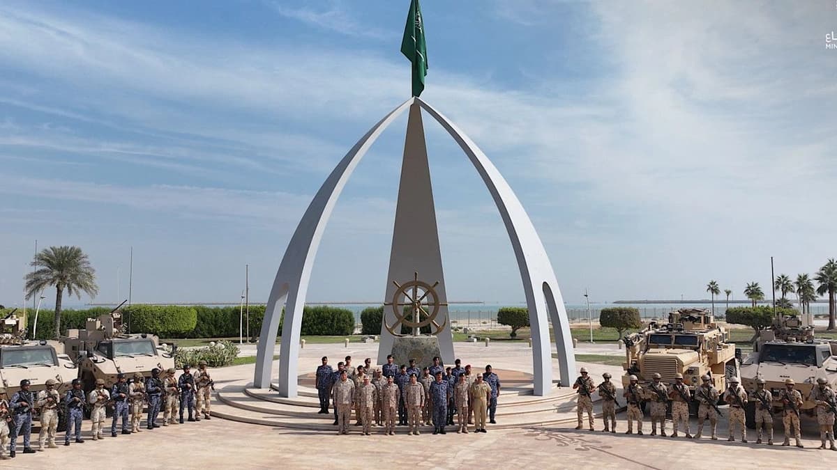 انطلاق تمرين جسر 26 البحري بين القوات السعودية والبحرينية بالجبيل.. فيديو