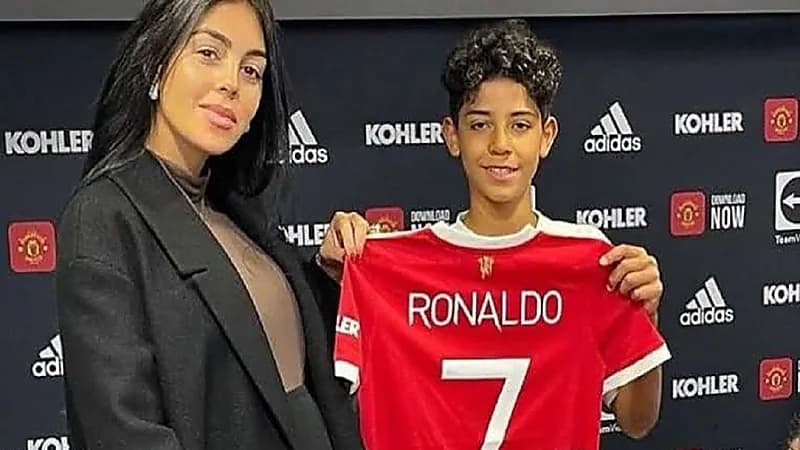 أول ظهور لنجل رونالدو في تدريبات البرتغال... فيديو