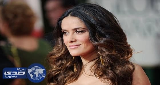 بالصور.. سلمى حايك تثير الجدل بملابسها