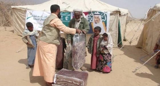 بالصور.. " الملك سلمان " للإغاثة يدشن مساعدات إيوائية في عسيلان اليمنية