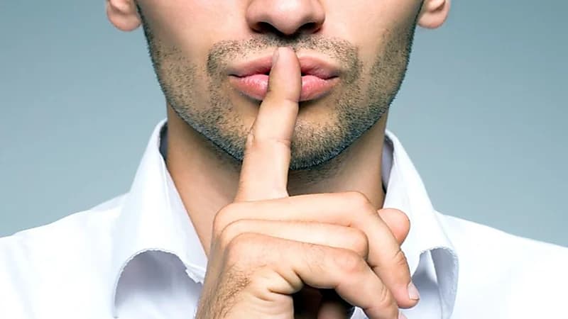 تستنزف الطاقة وتشتت الانتباه.. دراسة تحذر من كتمان الأسرار