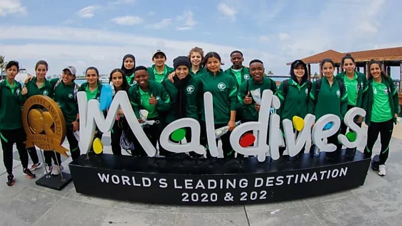 بالصور.. المنتخب الوطني النسائي يصل إلى المالديف لخوض أول مبارياته الدولية