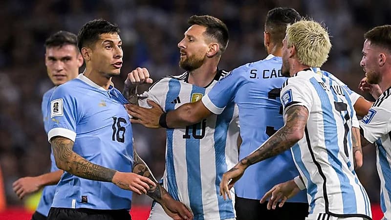 تعليق ميسي بعد اشتباكه بالأيدي مع أوغارتي