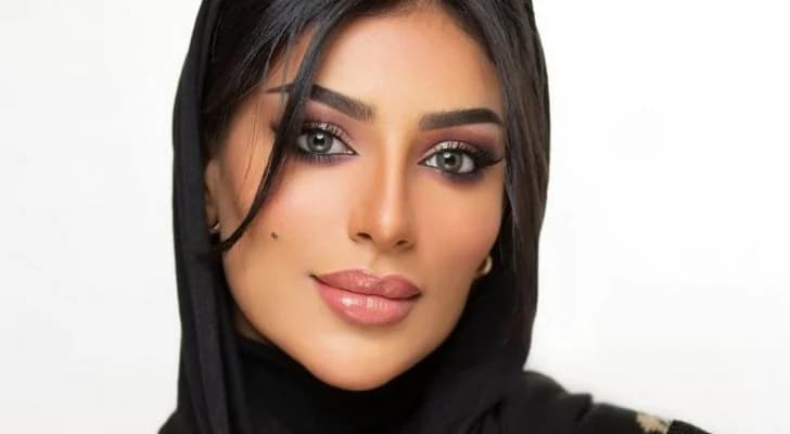 أول تعليق من فاطمة الأنصاري على منتقدي قصة شعرها وحجم دبلتها