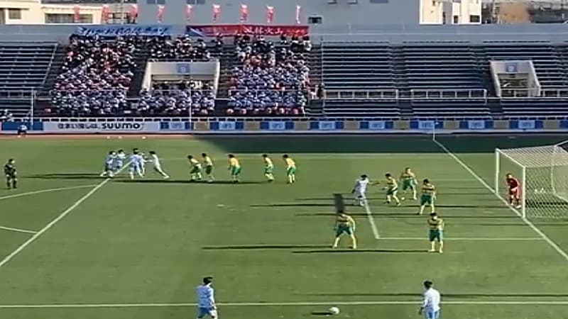شاهد.. فريق كرة قدم يرقص لتحويل ركلة حرة إلى هدف