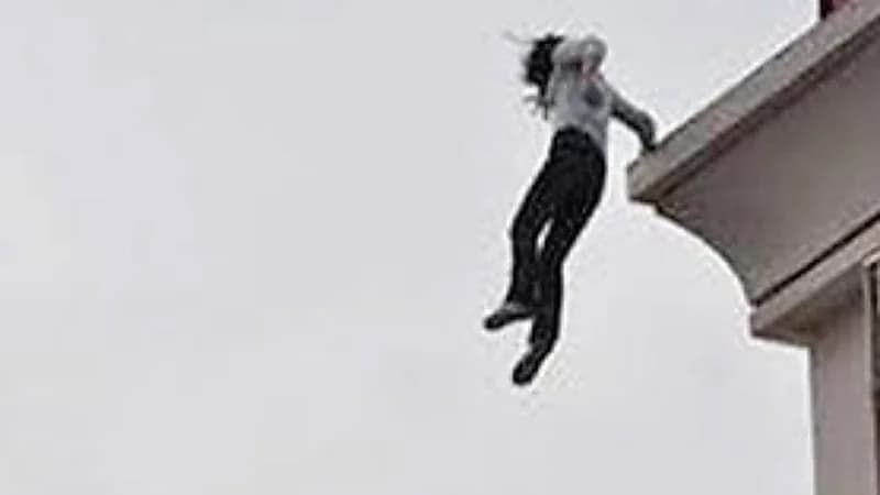 فتاة تنهي حياتها شنقا لسبب غريب