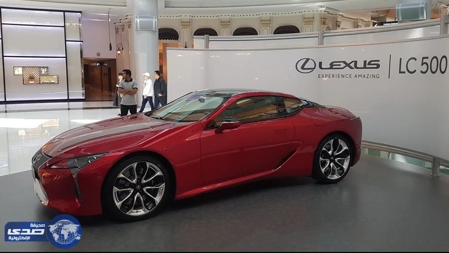 الظهور الأول لسيارة لكزس أل سي 500 في دبي