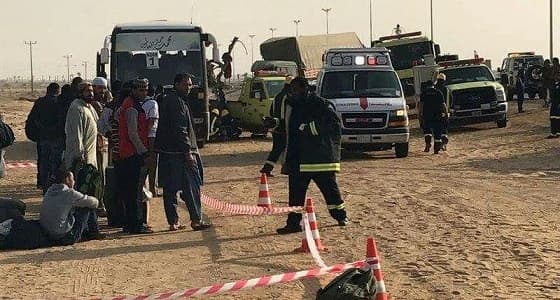بالصور .. حادث مروع بين شاحنة وحافلة يصرع و يصيب 11 مقيم على طريق الرياض- الطائف