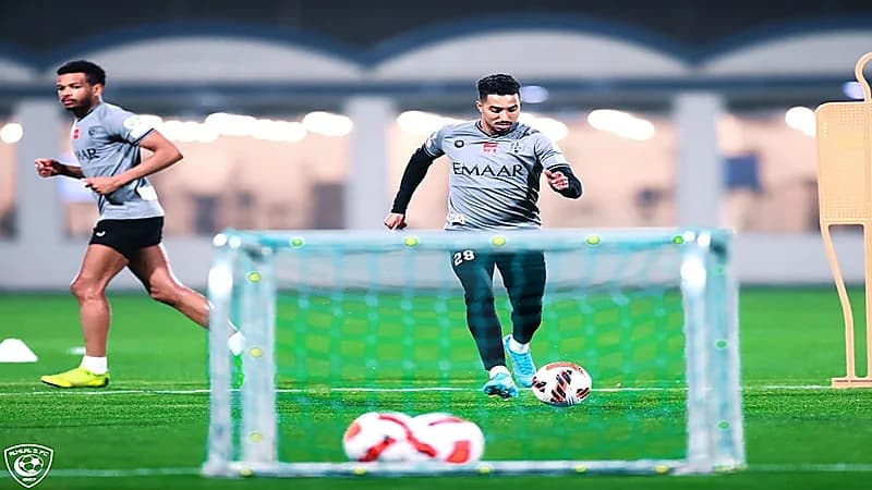 الهلال يجري مرانه الرئيسي استعدادا لمواجهة الاتحاد "صور"