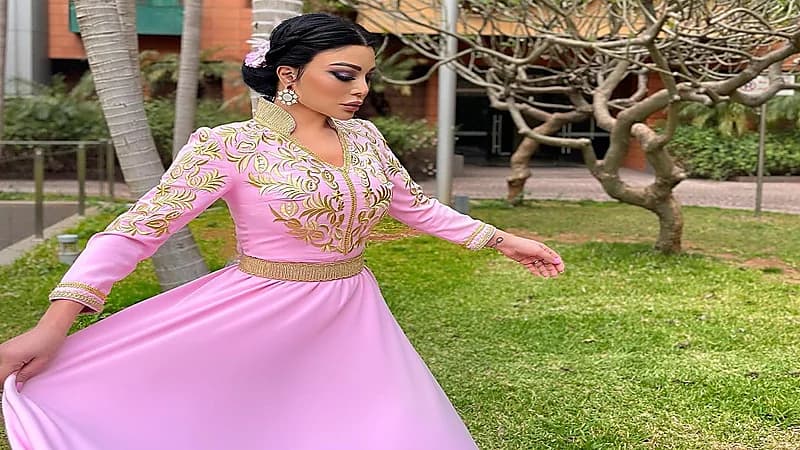 بالصور.. هيفاء وهبي تتألق باللون الوردي