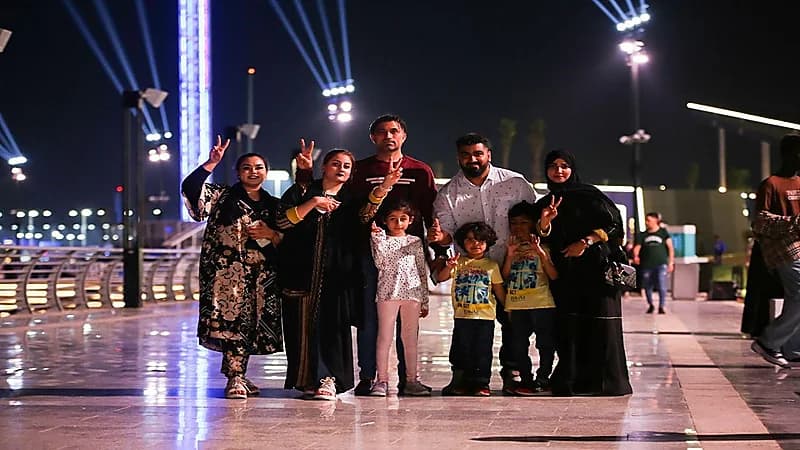 بالصور.. موسم جدة يرسم الفرحة على وجوه كبار السن والأطفال