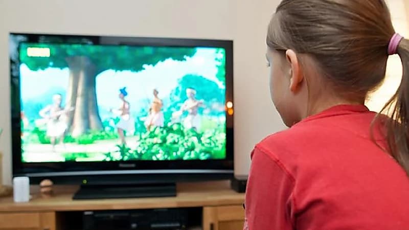 بالفيديو .. استشاري: 49 ٪ من حالات تأخر النطق للأطفال بسبب التلفاز