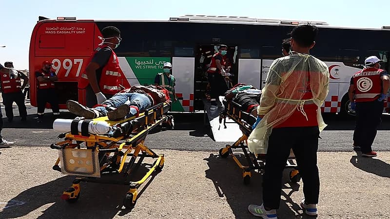 الهلال الأحمر يستنفر لمباشرة حادث تصادم لباص سياحي على متنه 50 راكباً