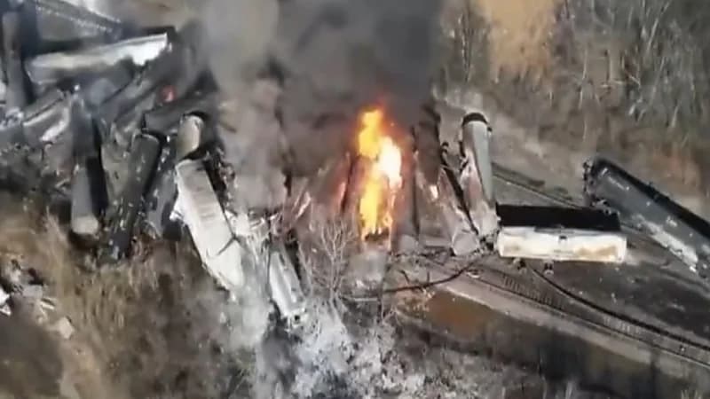 أمريكا تغطي على انفجار قطار يحمل مواد سامة بالأجسام الطائرة