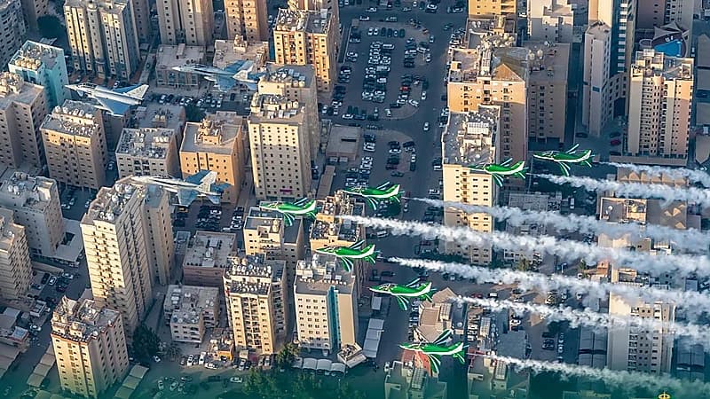 بالصور.. الصقور السعودية تشارك الكويت احتفالها باليوم الوطني