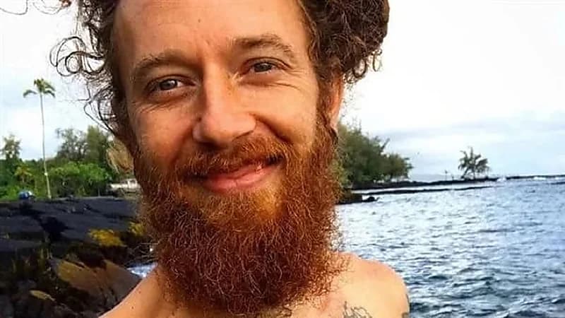 يزرع طعامه بنفسه.. شاب يترك وظيفته من أجل الحياة البرية