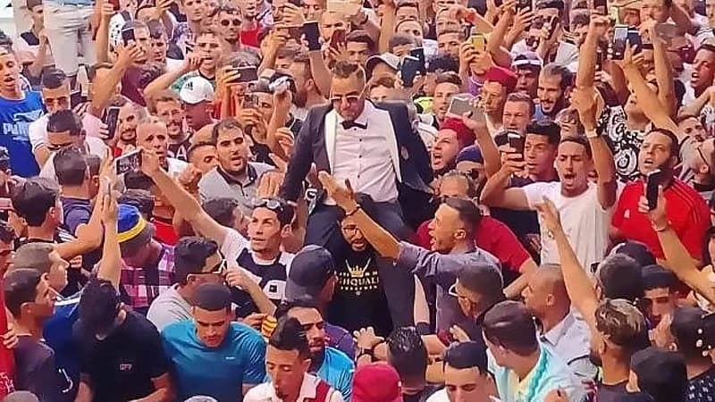 كفيف جزائري يتحول زفافه لمهرجان شعبي بمشاركة الجزائر و تونس وليبيا