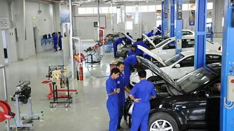 خبير يكشف سبب وجود فوارق في أسعار صيانة السيارات في الوكالة بالسعودية والدول المجاورة.. فيديو