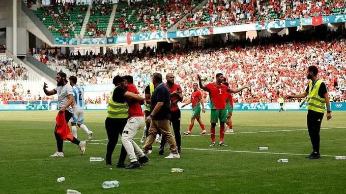 تعزيز الإجراءات الأمنية في الأولمبياد بعد اقتحام مباراة الأرجنتين والمغرب