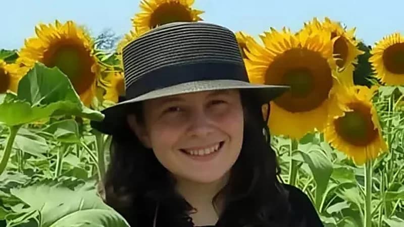 وفاة مأساوية لشابة بعد 4 أيام من الضياع في الغابة .. فيديو