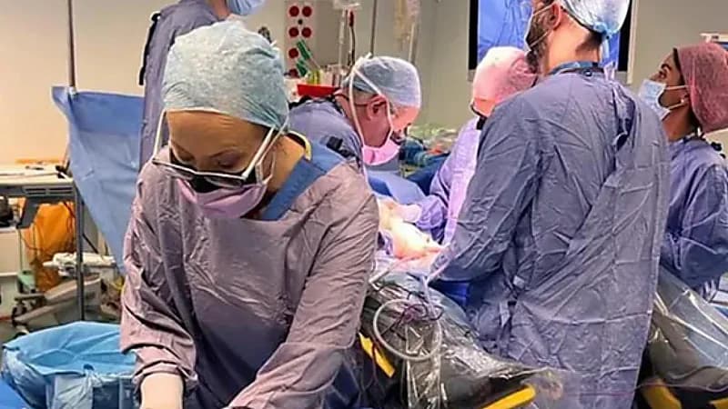 نجاح ولادة أول طفل من رحم مزروع