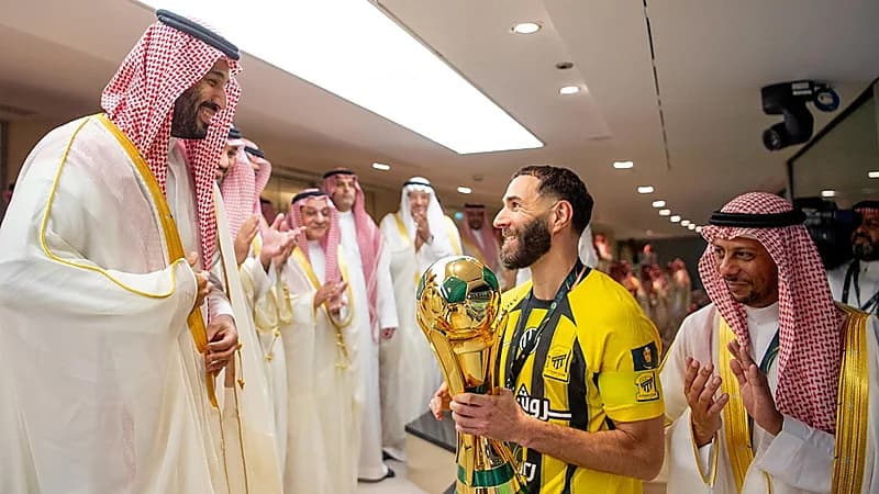 ولي العهد يتوج نادي الاتحاد بلقب كأس خادم الحرمين الشريفين .. فيديو