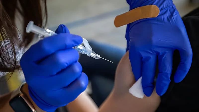 قلق حول لقاحات كوفيد بعد وفاة 25 طفلًا بكورونا في أمريكا