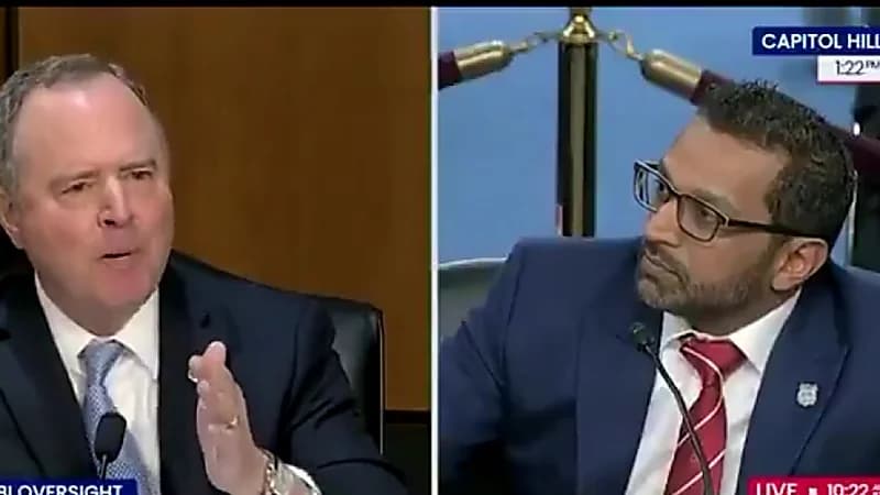 مدير الـFBI يهاجم سيناتورًا ديمقراطيًا: أنت عار على مجلس الشيوخ .. فيديو