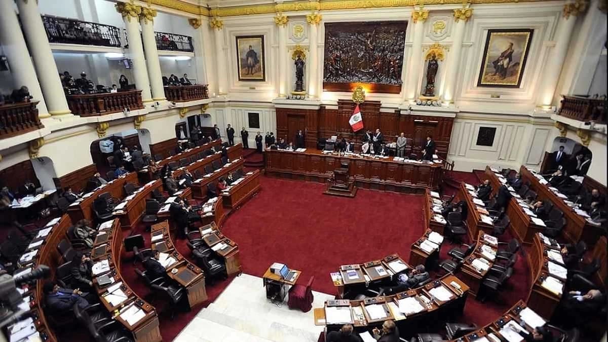 فضيحة في البرلمان البيروفي.. نائبة تطلب تقليم أظافرها وسط موجة غضب