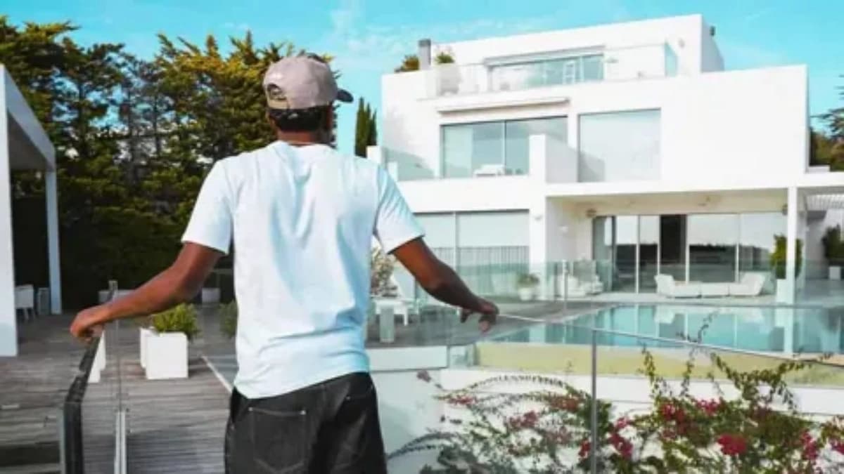 لامين يامال يشتري قصر بيكيه وشاكيرا الفخم قرب برشلونة بـ11 مليون يورو