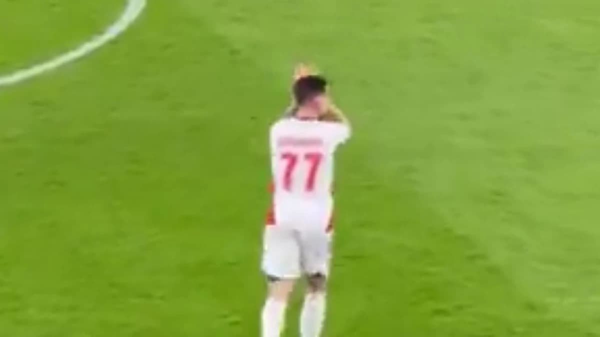 جماهير الاتحاد تستقبل كورونادو بحفاوة كبيرة خلال لقاء الشارقة .. فيديو