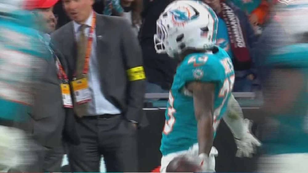 جاك جونز يشعل البرنابيو باحتفال رونالدو.. فيديو