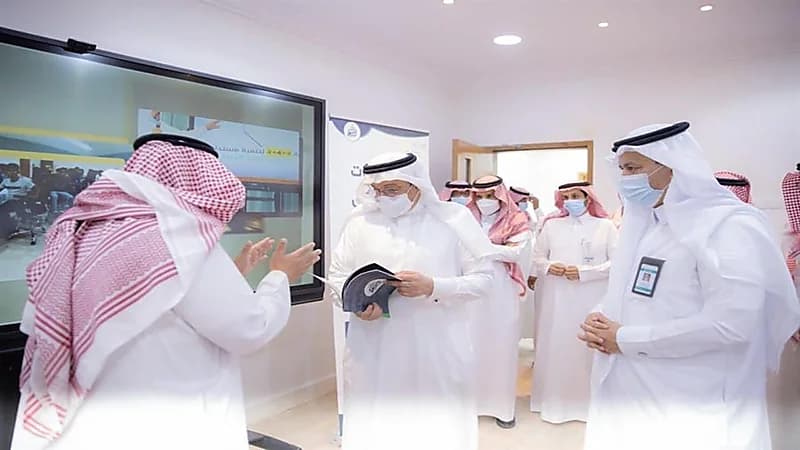 بالصور.. وزير التعليم يزور عددًا من مدارس التعليم العام والروضات بالأحساء