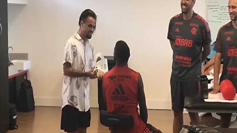 بالفيديو .. "ميشيل" يودع "فلامنغو" بمزاح طريف