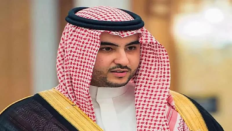 تفاصيل مكالمة هاتفية بين الأمير خالد بن سلمان ووزير الدفاع البريطاني