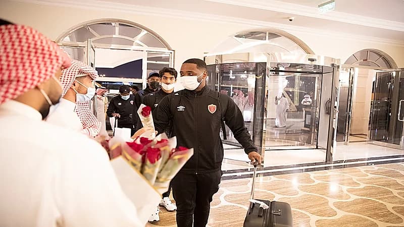 لحظة وصول بعثة الوحدة الإماراتي الرياض