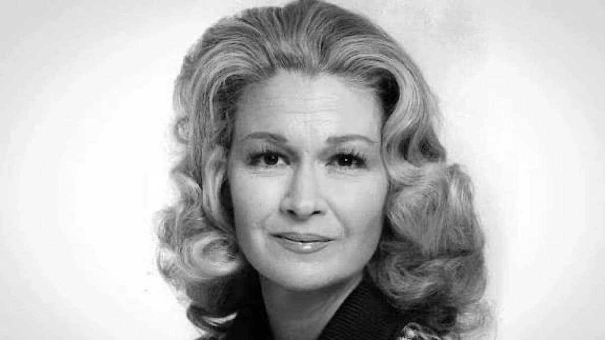 رحيل ديان لاد والدة لورا ديرن