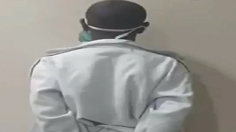 شاهد.. لحظة القبض على مواطن ومقيم سرقا 17 مركبة بالجموم