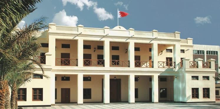 خليجي يستدرج بنغالي لشقته ويفاجئه بتلك الخدعة