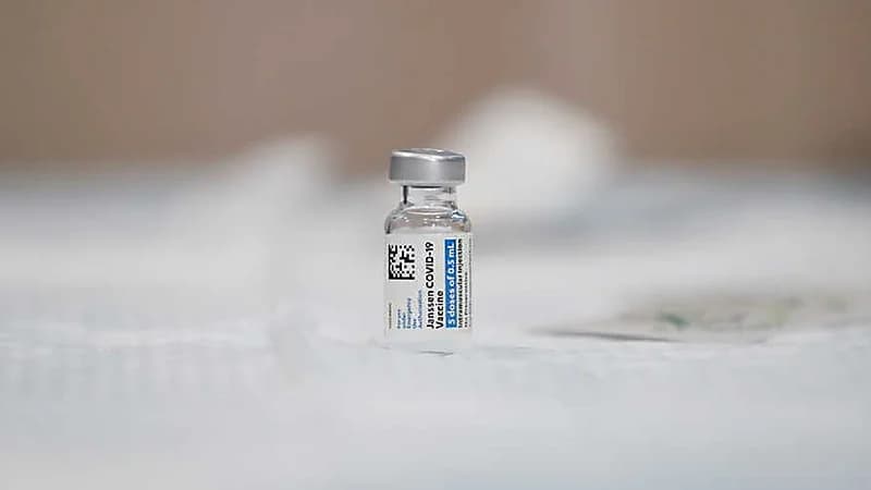 "الغذاء والدواء الأمريكية" توقف استخدام "جونسون آند جونسون"