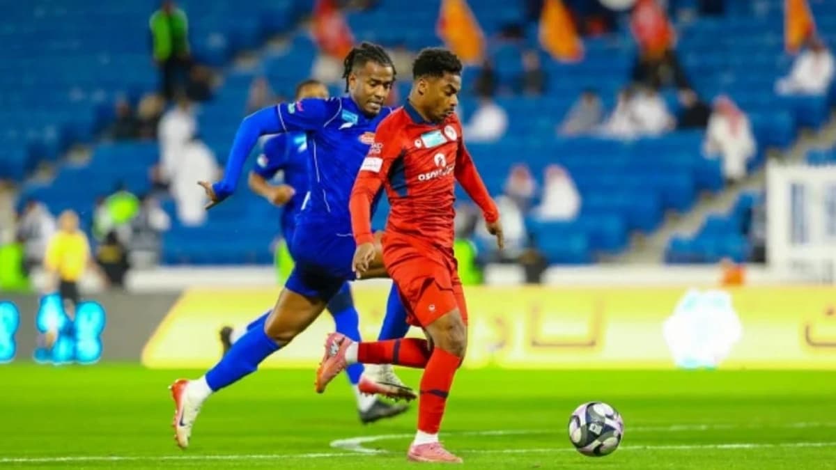 الفتح يقتنص تعادلًا ثمينًا من ضمك