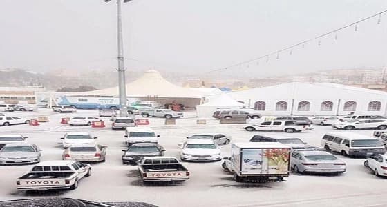 بالفيديو والصور.. " بللحمر وبللسمر " تتوشح بالأبيض عقب تساقط البرد