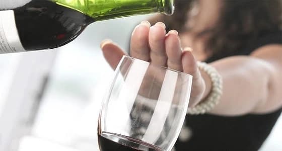 سيرلانكا ترفض السماح للمرأة بتناول الكحول