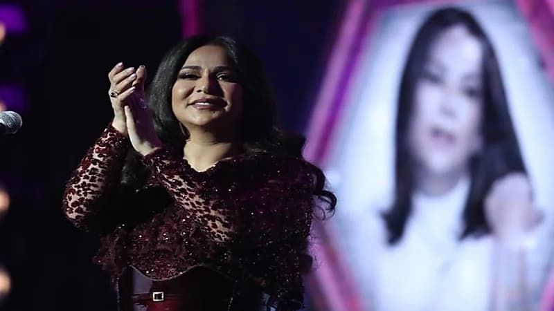 بالصور.. نوال الكويتية تمتع جمهورها في حفلات الرياض بأروع أغانيها